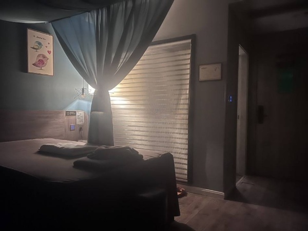 中午一觉睡醒后燥热难耐，朋友圈